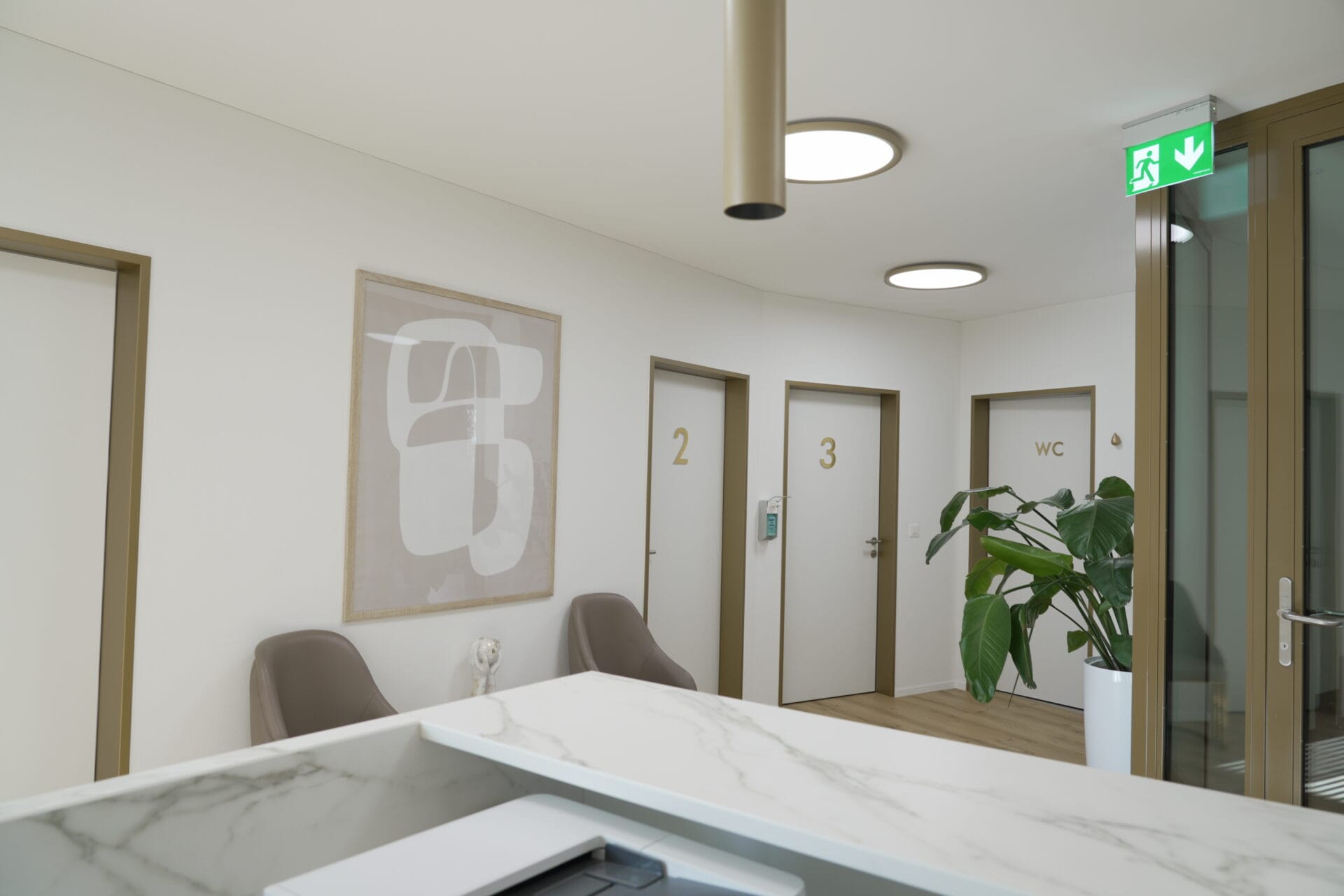 Heller Behandlungsraum im Medport Center