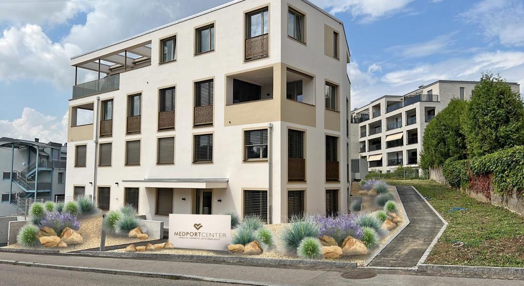 Frontdesk des Medport Center mit Blick in die Praxis